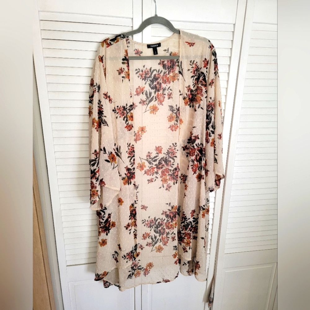 Torrid ruana floral Size 3